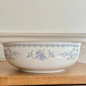 Mikasa petite bone china serving bowl, "Sabrina" pattern - nearly new